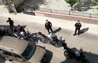 Polis ekipleri ihbar için gittikleri mahallede sürprizle...