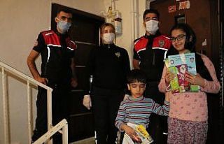 Polisi karşısında görünce neye uğradığını...