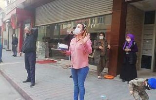 Polisler bıçaklı kavgaya gittiler, pastayla karşılandılar