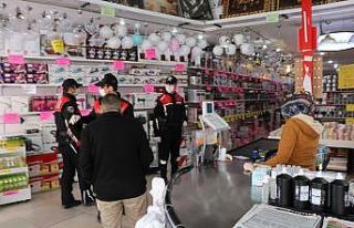 Polisler, minibüs, market ve 20 yaş altı denetim...