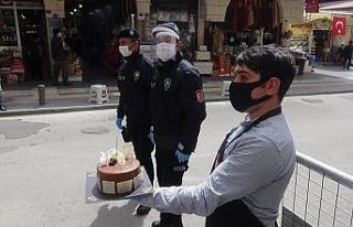 Polislere pastalı teşekkür