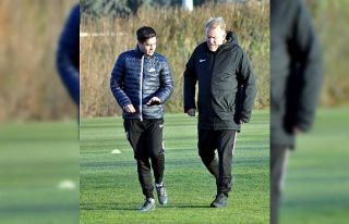 Prosinecki ve ekibi tesiste kalıyor