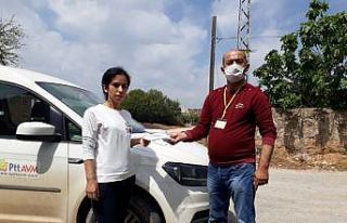 PTT görevlileri maske dağıtmaya devam ediyor