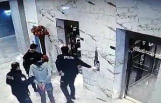 Rambo bıçağıyla önce arkadaşını sonra kendini...