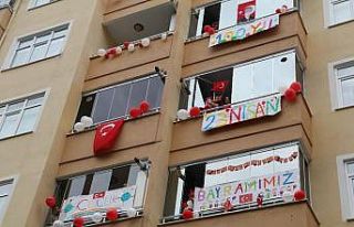 Rize’de çocuklar ve aileleri 23 Nisan’ı evlerinin...