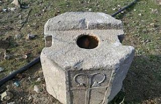 Roma dönemine ait taş sütuna jandarmaya satmaya...