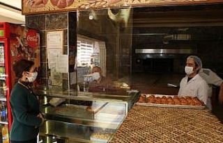 Safranbolu Belediyesi fırınlara maske dağıttı