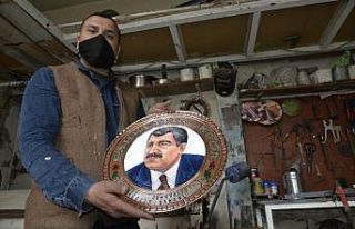 Sağlık Bakanı Koca’nın fotoğrafı bakır tepsiye...