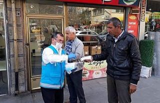 Sağlık Bakanlığınca gönderilen maskelerin günlük...