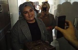 Sağlık çalışanı eşe doğum günü sürprizi