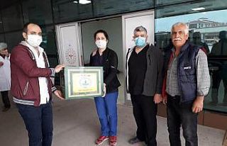 Sağlık çalışanlarına halk eğitimden maske desteği