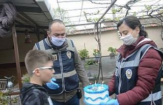 Sağlık personeli çiftin 10 yaşındaki çocuklarına...