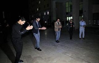 Sağlıkçılardan Elazığ’a özgü, davullu klarnetli...