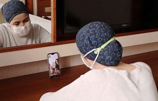 Sağlıkçıların aileleri ile yaptığı görüntülü...