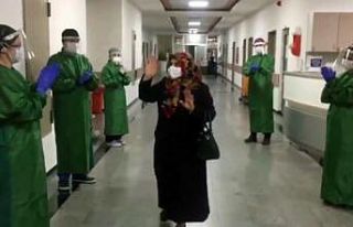 Sakarya’da korona virüsü yenen vatandaşlar alkışlarla...