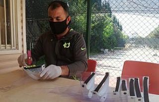 Salihli Gençlik Merkezi siperli maske üretiyor