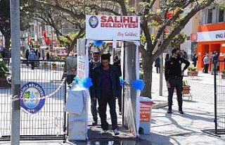 Salihli’de korona virüse karşı dezenfekte parkuru