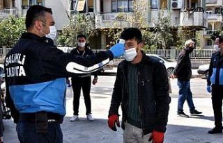 Salihli’de zabıta, Çarşamba Pazarında maske...
