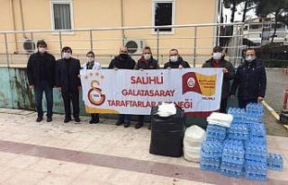 Salihli’deki sarı kırmızılılar sağlık çalışanlarını...