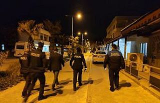 Samandağ’da polis ve zabıta ekipleri gece denetimi...