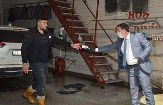 Sanayide koruyucu maske dağıtıldı