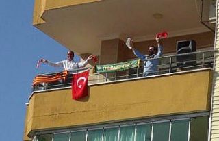 Şanlıurfalı esnaf mahallesine konser verdi