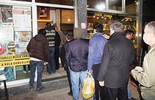 Sarıgöl’de ekmek kuyruğu