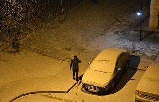 Sarıkamış beyaza büründü, Nisan ayında yağan...