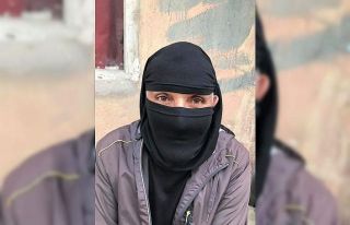 Satın aldığı iç çamaşırdan maske yaptı