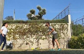 Selçuk Şahin çalışmalarını eşiyle birlikte...