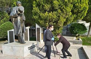 Selendi’de çelenk sunumu yapıldı