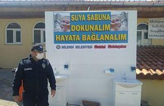 Selendi’de pazar yeri girişine hijyen istasyonu