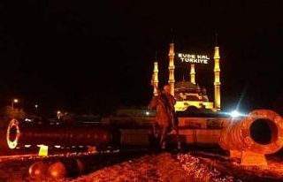 Selimiye Camii’ne "Evde Kal Türkiye"...