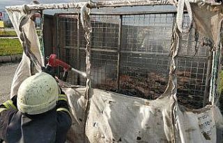 Seyir halindeki kamyonette yangın çıktı