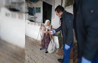 Seyitgazi’de yaşlılara Kaymakamlık ve Kızılay...