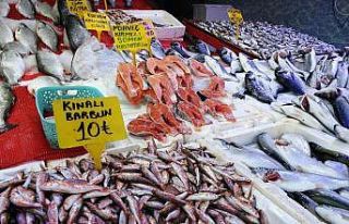 Sezonun son balıkları 15 liradan satılıyor