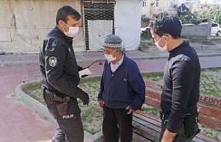Sigara tiryakisi 80 yaşındaki dedeye bir dal sigara...