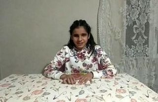 Siirt’te görme engelli Esra Nur yılda 15 kitap...