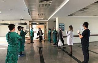Siirt’te virüsü yenen hastalar alkışlarla taburcu...