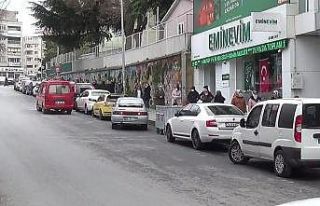 Silivri’de bin TL’lik yardım kuyruğunda sosyal...
