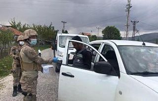 Sincik’te vatandaşlara maske dağıtıldı