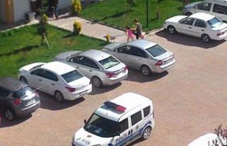 Site bahçesine çıkan çocukları polis evlerine...