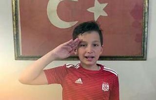Sivasspor’un minik taraftarından 23 Nisan kutlaması