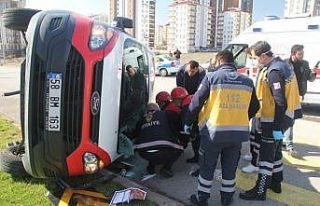 Sivas’ta minibüs devrildi: 1 yaralı