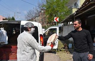 Sokağa çıkamayan çocuğun doğum günü pastası...