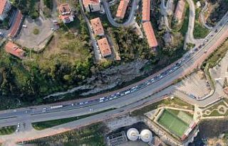 Sokağa çıkan vatandaşa 1.5 metre uyarısı