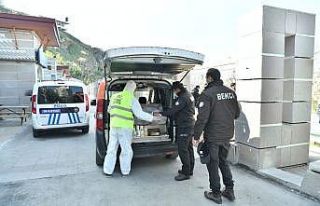 Sokağa çıkma kısıtlamasında emniyet mensuplarına...