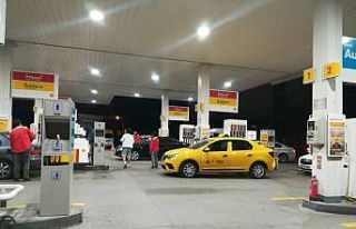Sokağa çıkma yasağı bitti vatandaşlar benzin...