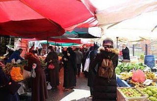Sokağa çıkma yasağı öncesi vatandaşlar pazarlara...