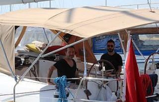 Sokağa çıkma yasağına denizde yakalandılar